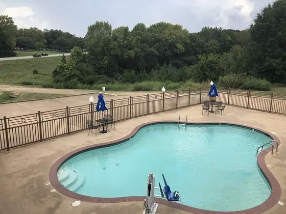 Weston Inn & Suites - Havuz