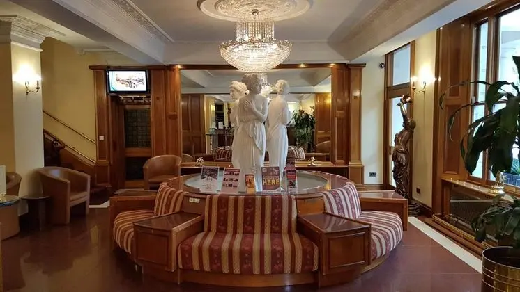 Westpoint Hotel - Lobi