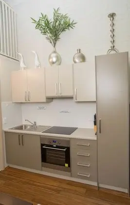Westside Studio Apartments - Mutfak