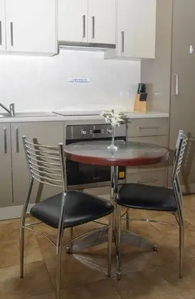 Westside Studio Apartments - Oda Düzeni