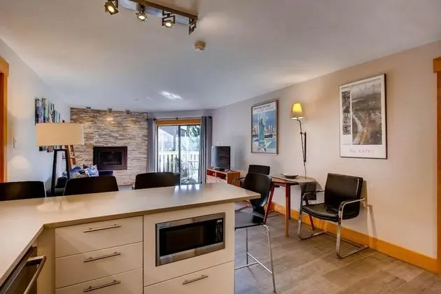 Westwind 302 2BD 2BA Plat. Condo - Mutfak