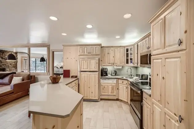 Westwind 307 2BD 2BA Plat. Condo - Mutfak