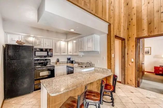 Westwind 403 1BD 2BA Gold Condo - Mutfak