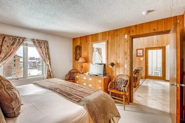 Westwind 403 1BD 2BA Gold Condo - Oda