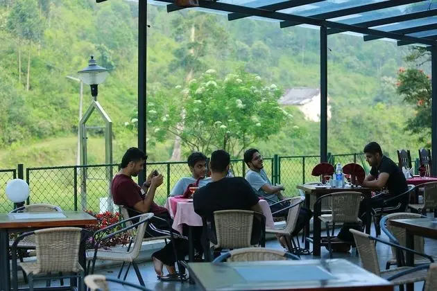 Westwood Riverside Garden Resort - Yerinde Yemek