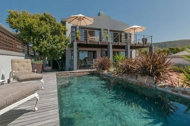 Whale Away Guest House - Havuz