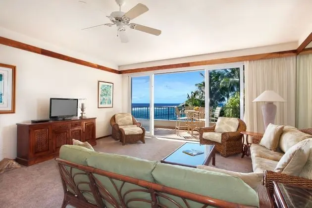 Whalers Cove Oceanfront Resort