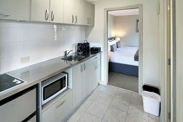 WHANGAPARAOA LODGE MOTEL