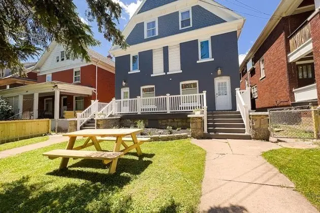 The Wheel of Fortune Duplex-8BR Parking
