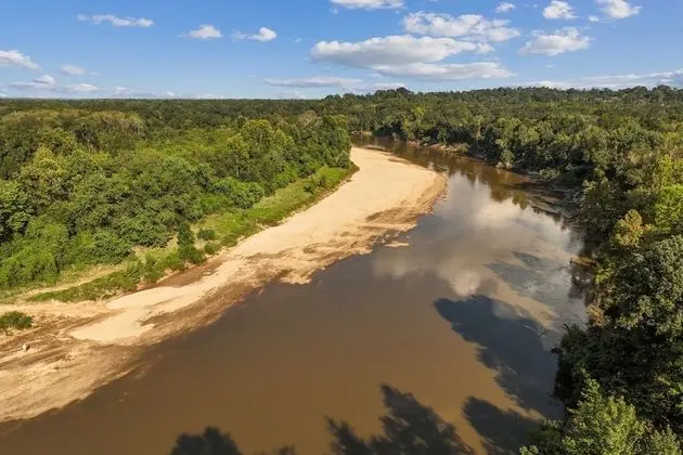 Whiskey on the River - Plaj