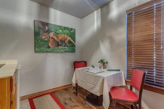 The Whispering Pines Inn Bed & Breakfast - Mutfak