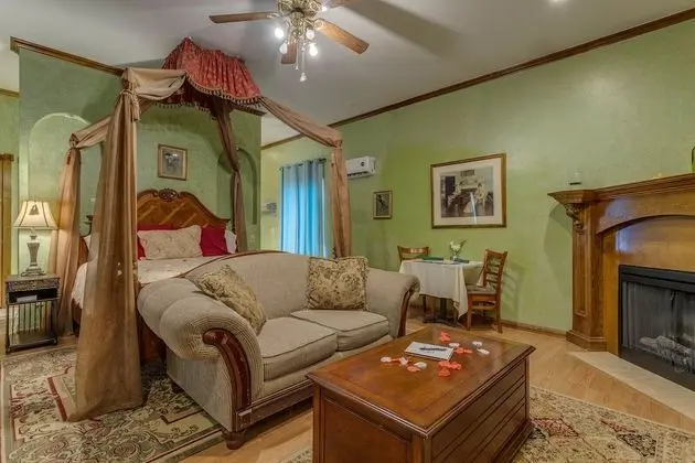 The Whispering Pines Inn Bed & Breakfast - Oda