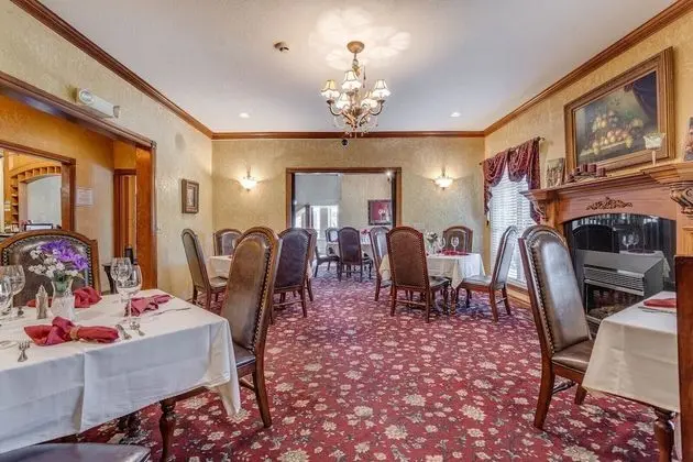 The Whispering Pines Inn Bed & Breakfast - Yerinde Yemek