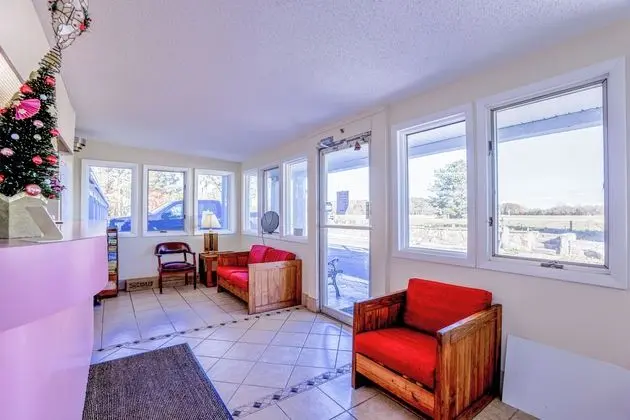 Whispering Pines Motel - Lobi