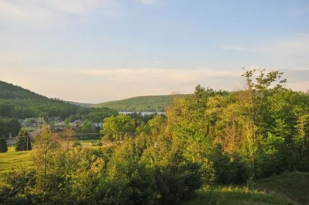 Whispering Pines - Dış Mekan