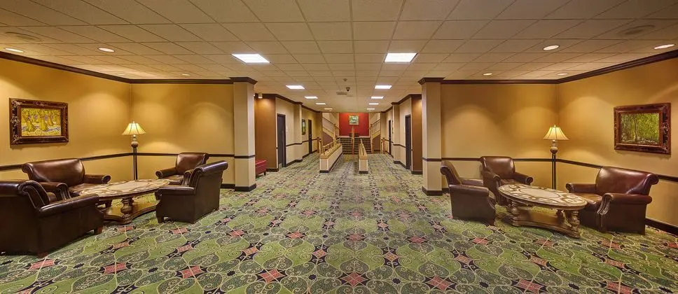 Whispering Woods Hotel & Conference Center