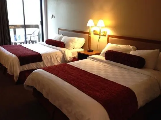 Whistler Village Inn & Suites
