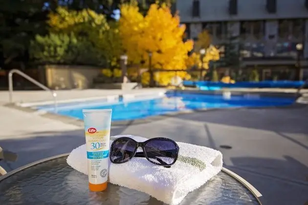 Whistler Village Inn & Suites - Havuz