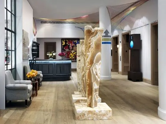 The Whitby Hotel - Lobi