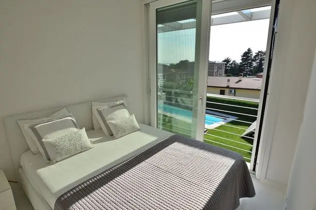 The White Apartment With Pool - Öne Çıkan Resim