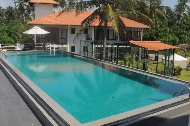 White Villa Resort Aungalla - Havuz