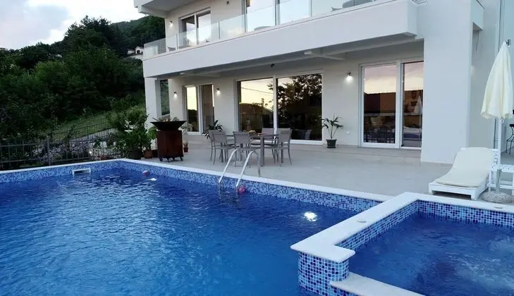 Villa White Beauty Lapcici - Havuz