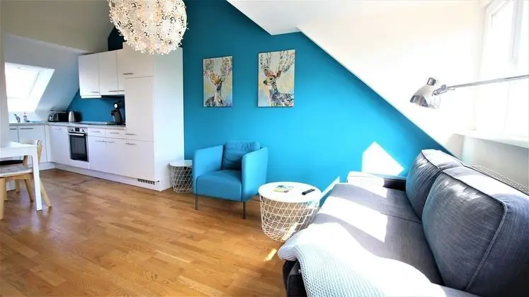 white & blue - balcony, private parking & wifi