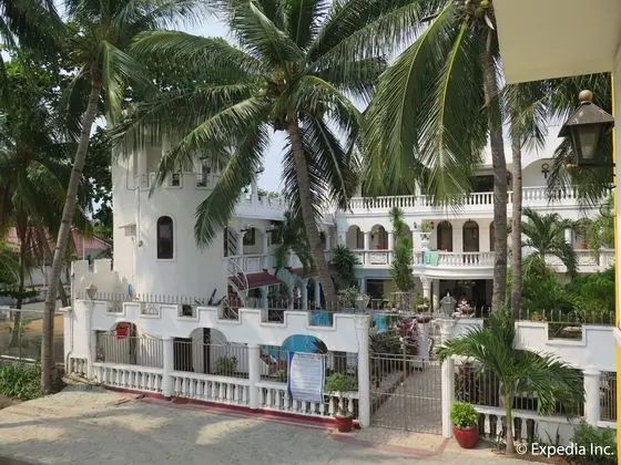WHITE CASTLE HOTEL AND RESORT