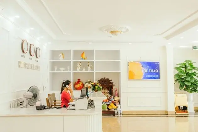 White Crown Hotel - Lobi
