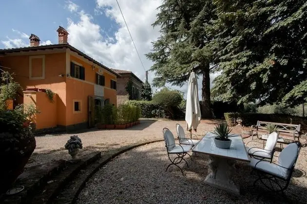 White Elegant and Charming Country House Near Rome