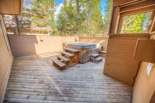 White Elm Lane #31 by Village Properties at Sunriver - Spa
