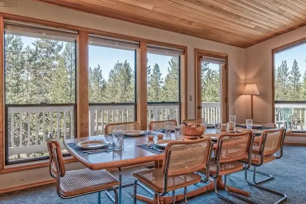 White Elm Lane #31 by Village Properties at Sunriver - Yerinde Yemek