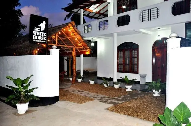 White Horse Guesthouse - Dış Mekan