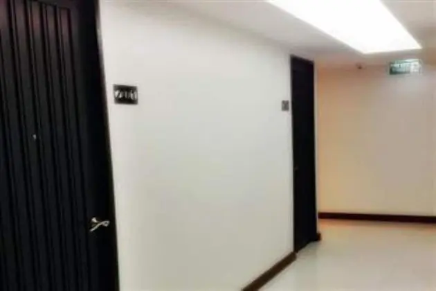 White House Asoke Sukhumvit 18 - İç Mekan