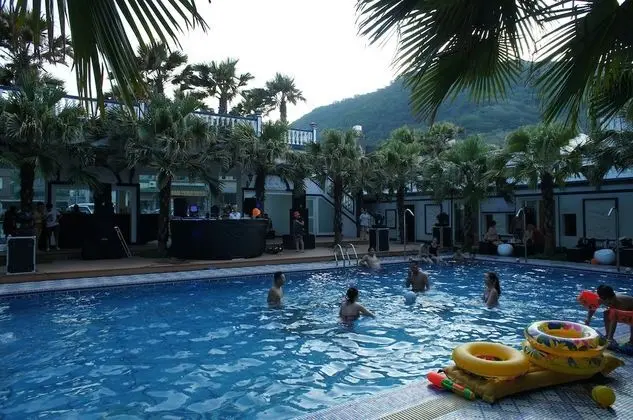White House Beach Hotspring Resort - Havuz