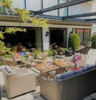 White House Hotel - Öne Çıkan Resim