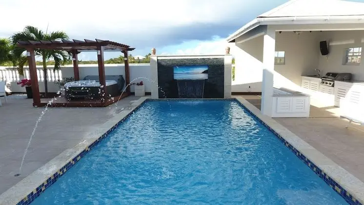 The White House TCI - Havuz
