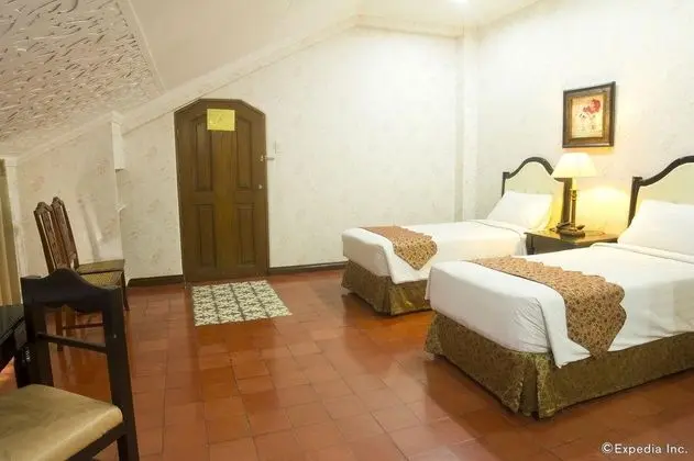 White Knight Hotel Intramuros