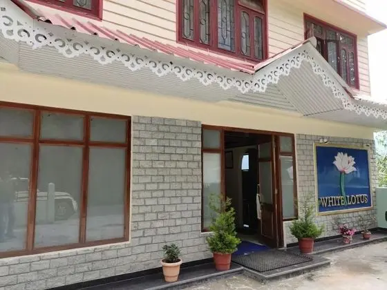 Hotel White Lotus