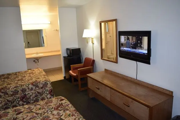 White Oaks Motel