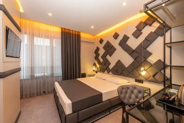 White Palace Hotel
