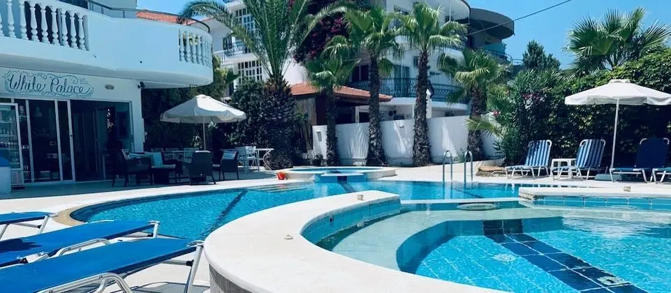 White Palace Studios - Havuz