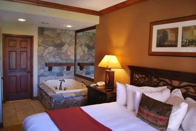 White Pines 1-BD at Westgate - Bliss