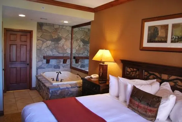 White Pines 1-BD at Westgate - Encore