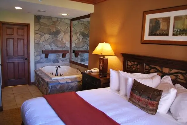 White Pines 1-BD at Westgate - Sunrise