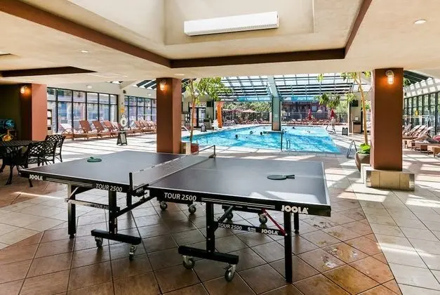 White Pines 2BD at Westgate - Havuz