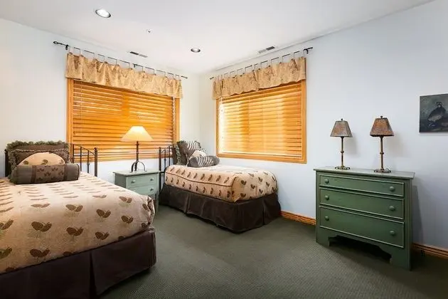 White Pines 5-Bedroom 5-Bath Luxury Home in Solamere Lower Deer Valley - Oda