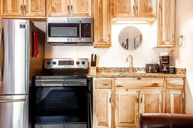White Pines Prospector Square Studio Suite - Mutfak