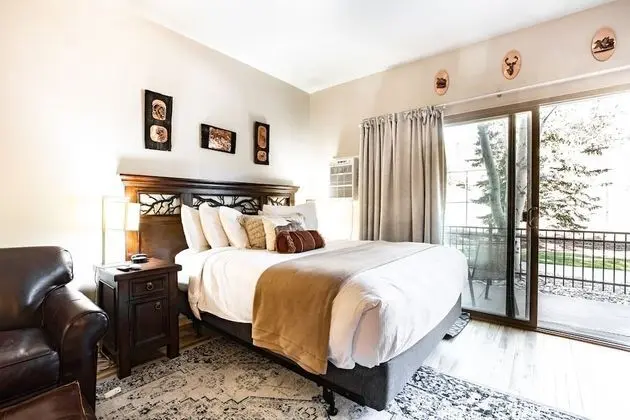 White Pines Prospector Square Studio Suite - Oda