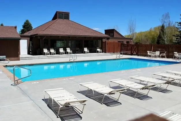White Pines Three Kings Townhome 1-Bedroom Loft - -Walk to Lifts - Havuz